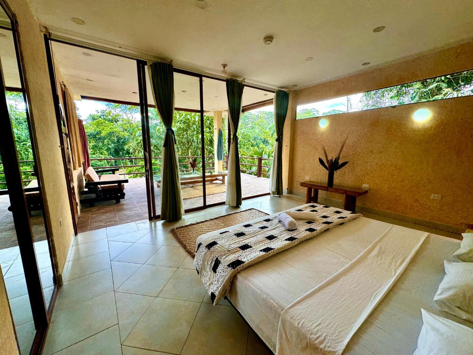 Wisdom Forest Lodge Tena Rum bild